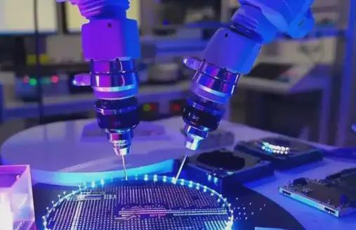 哈工大立大功！突破光刻机技术中国芯片或将彻底破局？(图2)