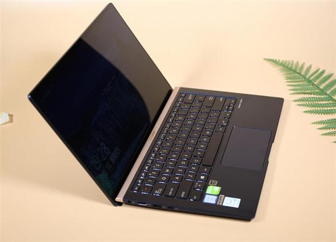 2025年笔记本电脑排名：性能与口碑的巅峰对决(图3)